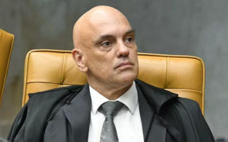O Ministro do STF Alexandre de Moraes decreta prisão domiciliar de Jair Messias  Bolsonaro. O Ministro do STF Alexandre de Moraes decreta prisão domiciliar de Jair Messias  Bolsonaro.