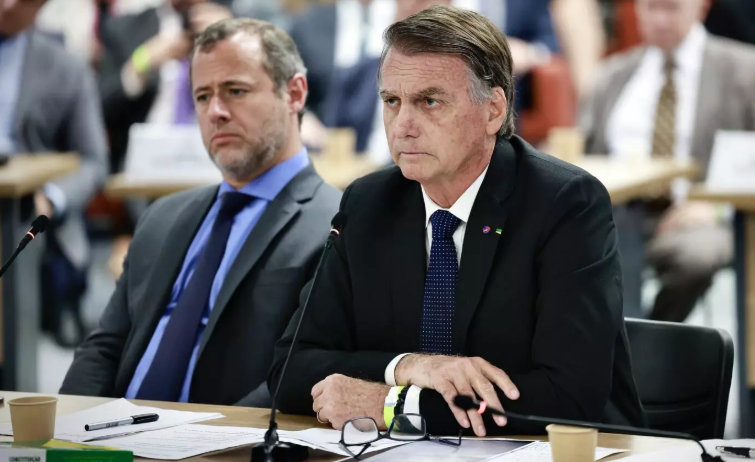 ‘Perseguição’, classifica partido Liberal PL de Bolsonaro sobre decretação de prisão domiciliar pelo STF. ‘Perseguição’, classifica partido Liberal PL de Bolsonaro sobre decretação de prisão domiciliar pelo STF.