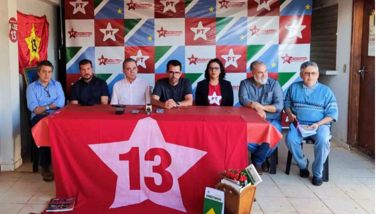 Por unanimidade, PT sai da base governista e entrega cargos ao Governador Eduardo Riedel. Por unanimidade, PT sai da base governista e entrega cargos ao Governador Eduardo Riedel.