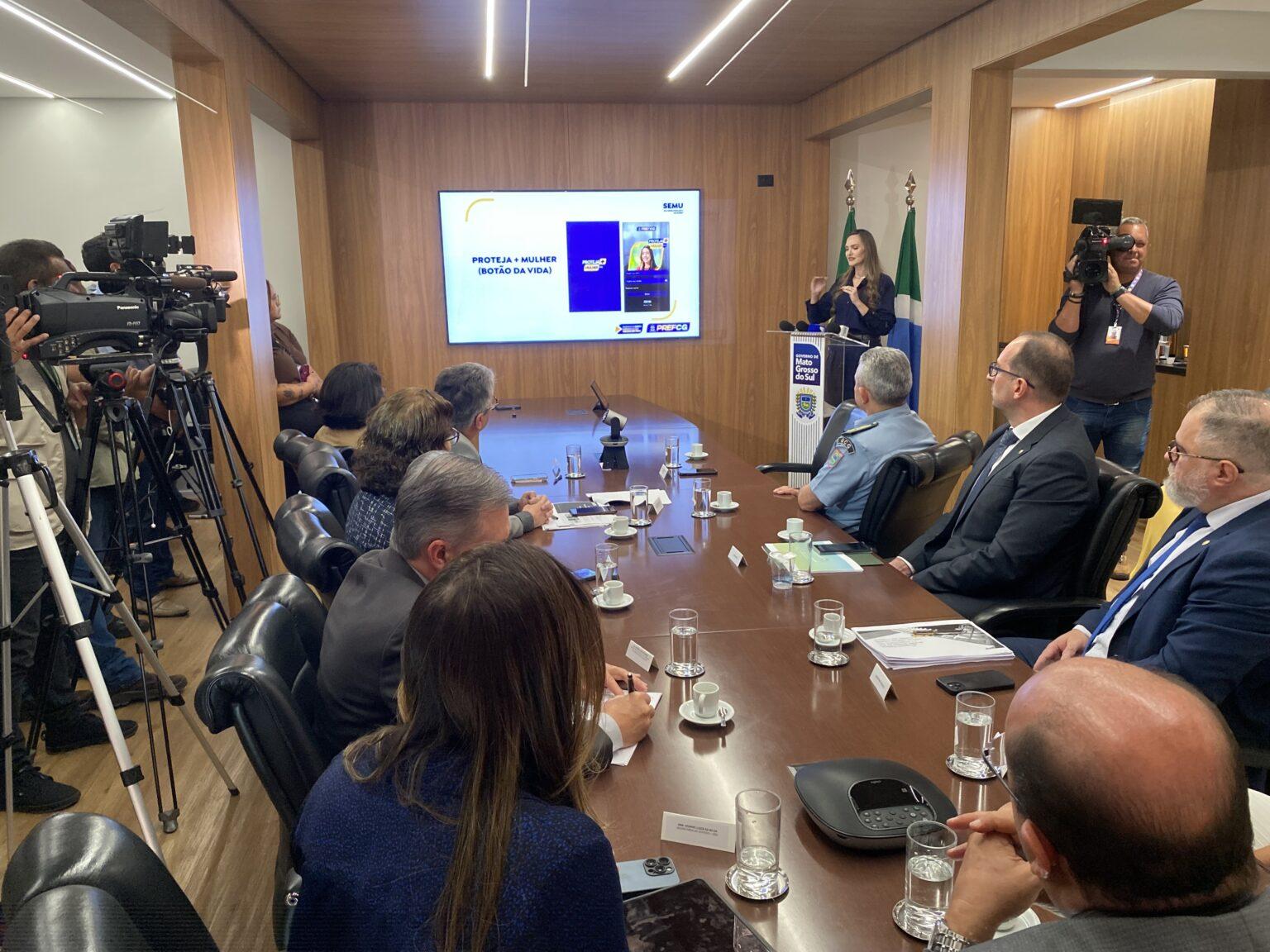 Prefeitura apresenta novas medidas de proteção a mulheres, com destaque ao app Proteja+Mulher.