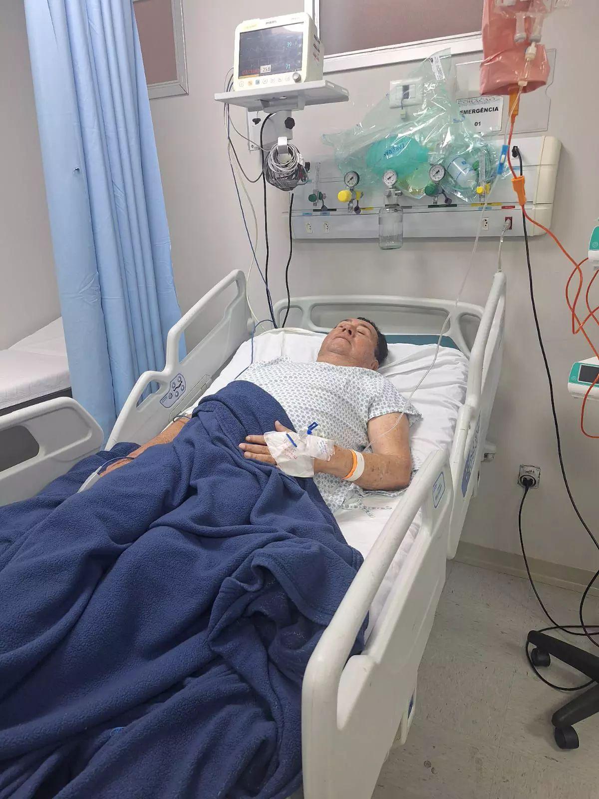 O secretário de Cultura de Campo Grande, Valdir Gomes, de 72 anos, é internado com suspeita de infarto. O secretário de Cultura de Campo Grande, Valdir Gomes, de 72 anos, é internado com suspeita de infarto.