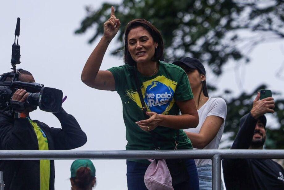 A ex primeira dama Michelle Bolsonaro pede arrependimento de Moraes, ora por Eduardo e diz sofrer perseguição religiosa. A ex primeira dama Michelle Bolsonaro pede arrependimento de Moraes, ora por Eduardo e diz sofrer perseguição religiosa.