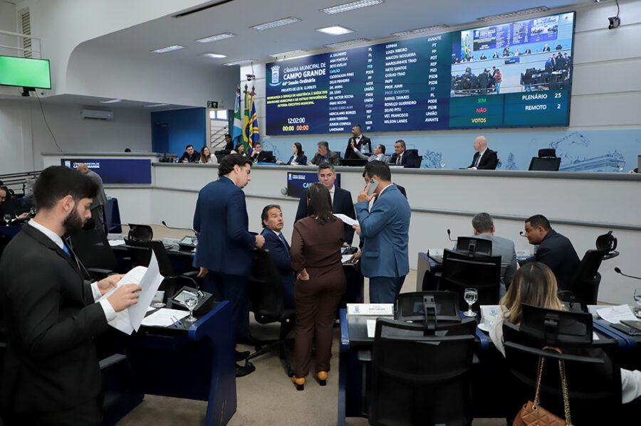 Câmara vota vetos a emendas da LDO e à redução do ISS para empresas de informática.