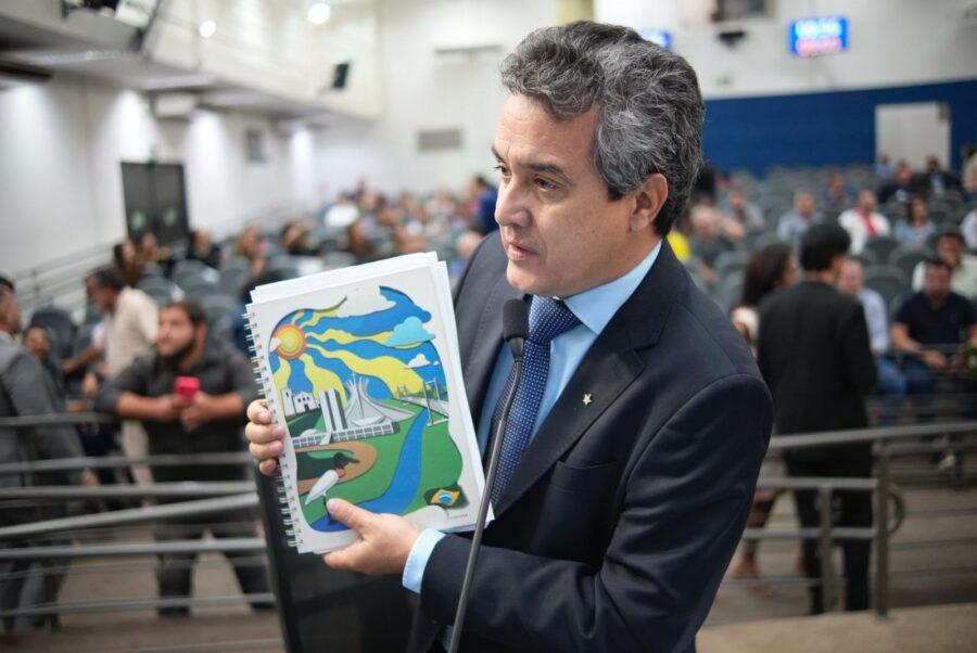 Landmark cobra transparência e denuncia falta de controle de estoque na saúde em sessão com Conselho Municipal.