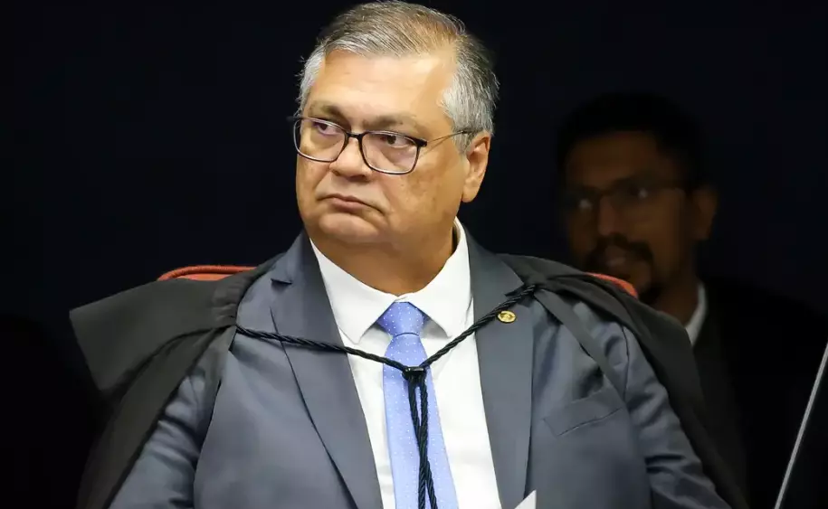 No STF, Dino pede vista e suspende julgamento que discute valor da aposentadoria por invalidez. No STF, Dino pede vista e suspende julgamento que discute valor da aposentadoria por invalidez.
