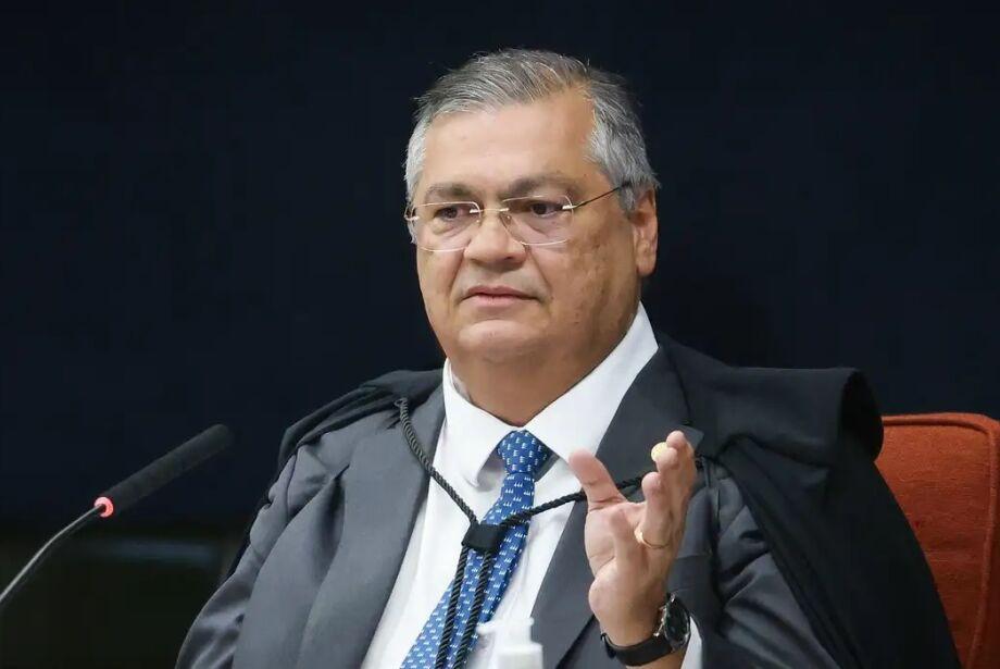 O Ministro do STF Flavio Dino acompanha Moraes e vota para condenar Bolsonaro e mais 7; placar está 2 a 0  O Ministro do STF Flavio Dino acompanha Moraes e vota para condenar Bolsonaro e mais 7; placar está 2 a 0
