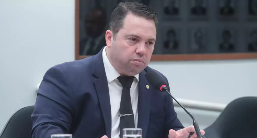 O Projeto de Lei nº 2.546, do deputado federal por Mato Grosso do Sul, Rodolfo Nogueira (PL) Projeto que obriga cartórios a ratificarem propriedades em faixa de fronteira é aprovado. O Projeto de Lei nº 2.546, do deputado federal por Mato Grosso do Sul, Rodolfo Nogueira (PL) Projeto que obriga cartórios a ratificarem propriedades em faixa de fronteira é aprovado.