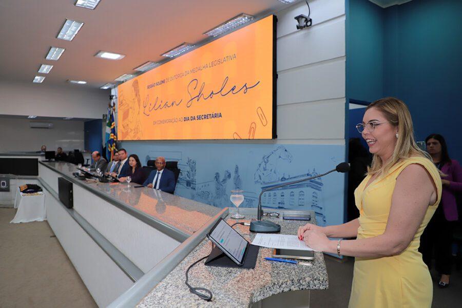 Trabalho de secretárias é reconhecido em solenidade na Câmara.