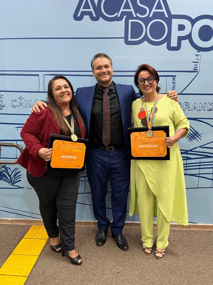 Vereador Leinha homenageia secretárias em Sessão Solene da Medalha “Lilian Sholes”.