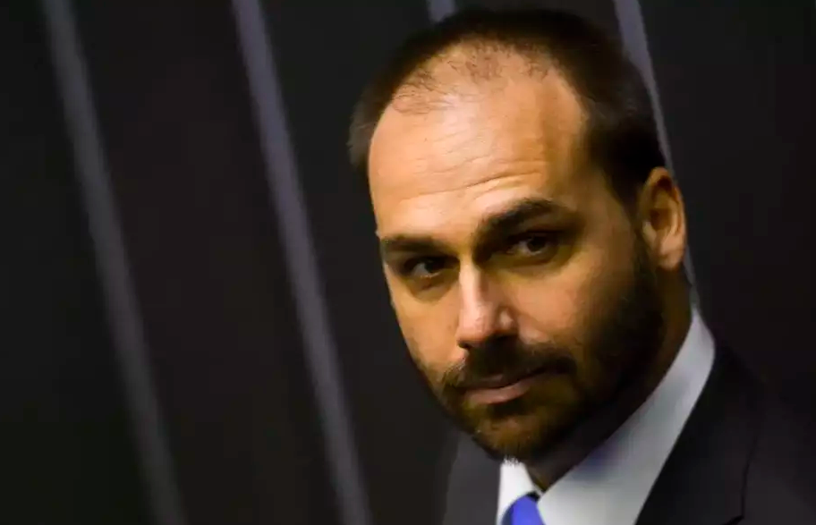 Comissão de Ética da Câmara arquiva representação contra Eduardo Bolsonaro. Comissão de Ética da Câmara arquiva representação contra Eduardo Bolsonaro.