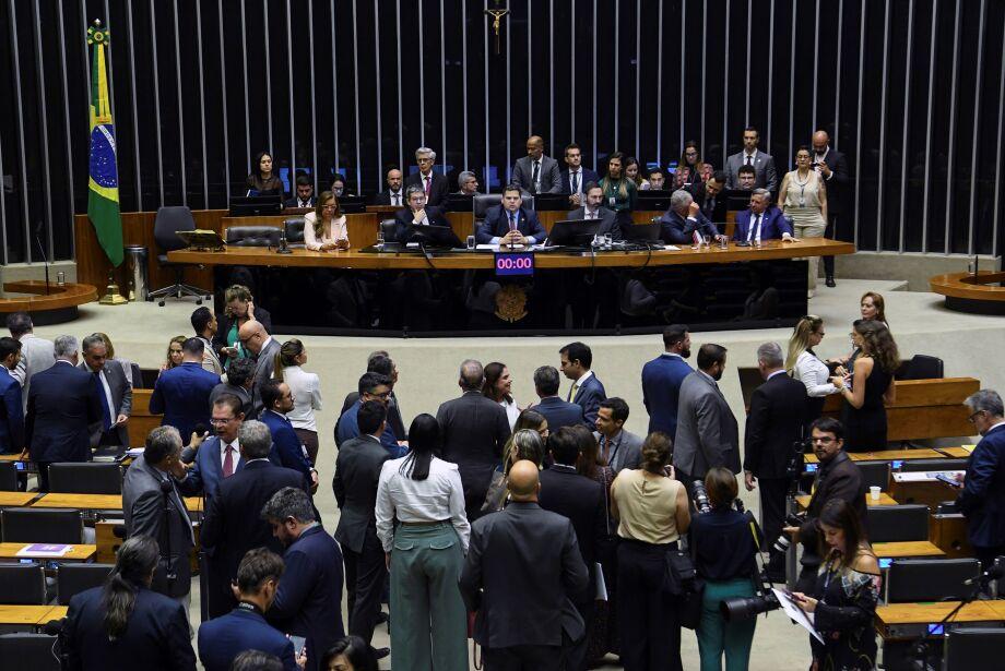 Frentes parlamentares defendem derrubada integral de vetos a PL do licenciamento ambiental. Frentes parlamentares defendem derrubada integral de vetos a PL do licenciamento ambiental.