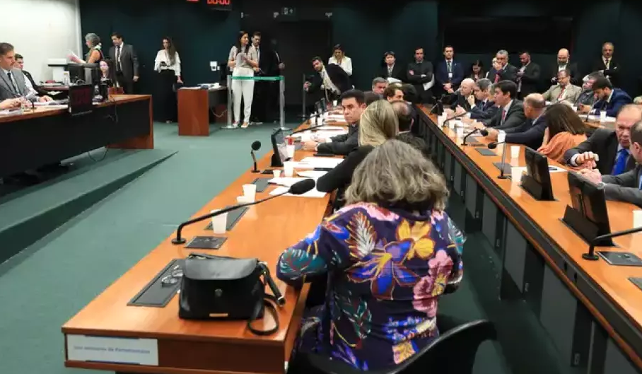 Impasse sobre emendas e arrecadação do governo trava elaboração das regras do Orçamento de 2026. Impasse sobre emendas e arrecadação do governo trava elaboração das regras do Orçamento de 2026.