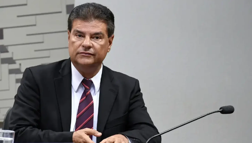 Senador Nelsinho Trad de Mato Grosso do Sul quer a volta de selos nas garrafas de bebida para frear adulteração. Senador Nelsinho Trad de Mato Grosso do Sul quer a volta de selos nas garrafas de bebida para frear adulteração.