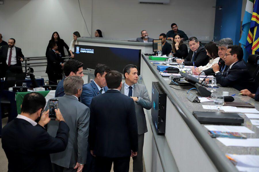 Vereadores votam projetos de saúde, moradia e veto sobre incentivo a jovem empreendedor.