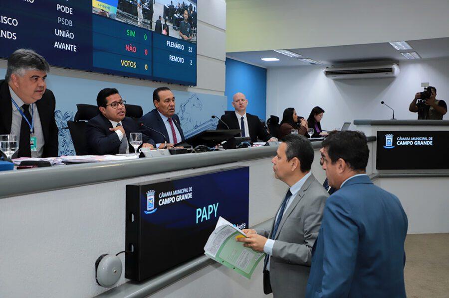 Vereadores votam projetos sobre saúde, educação e moradia na sessão de quinta-feira.