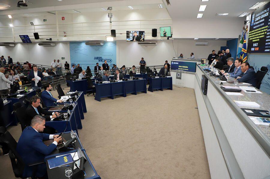 Vereadores votam três projetos de lei na sessão de quinta-feira.