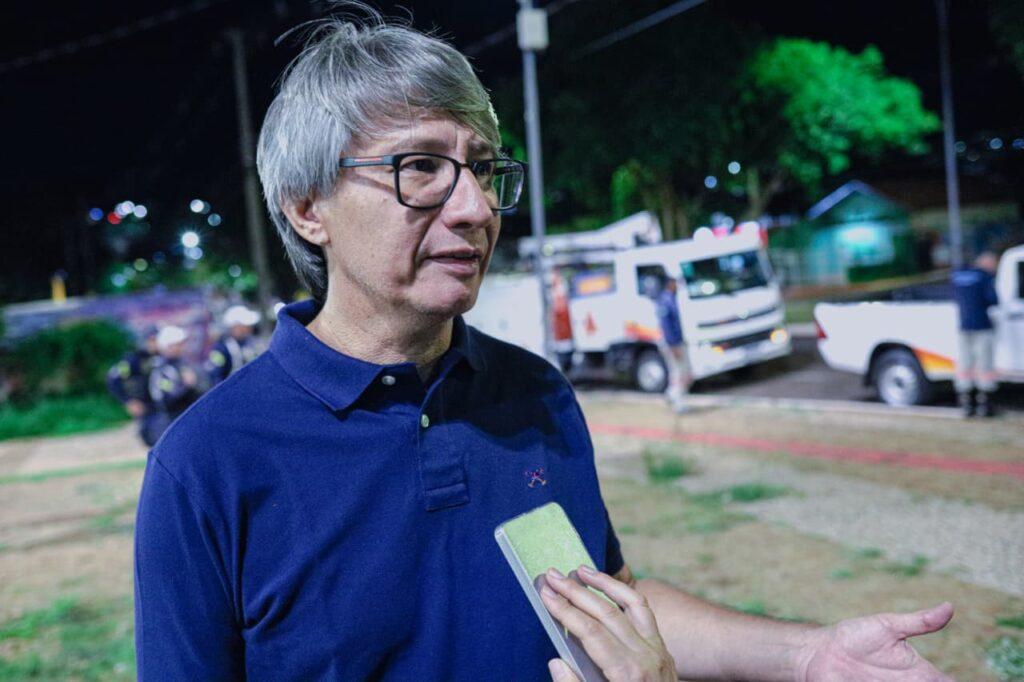 Rede Limpa retira 15 mil metros de fios irregulares no Centro de Campo Grande.