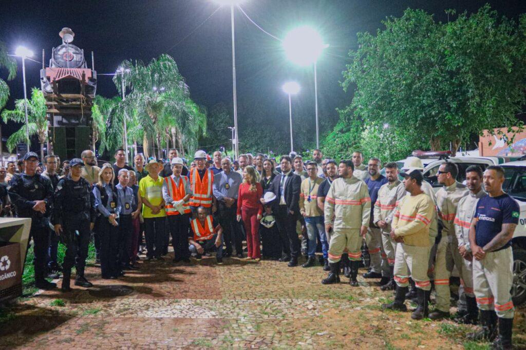 Rede Limpa retira 15 mil metros de fios irregulares no Centro de Campo Grande.