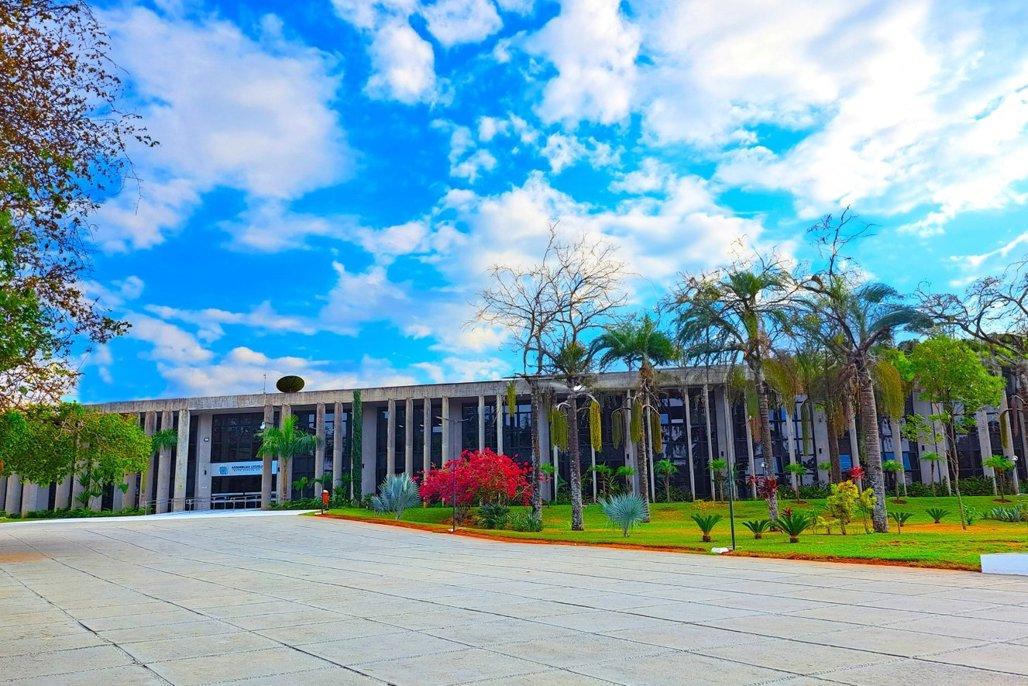Agenda: Sessões solenes, reunião de frente e palestra pela saúde do homem estão previstas.