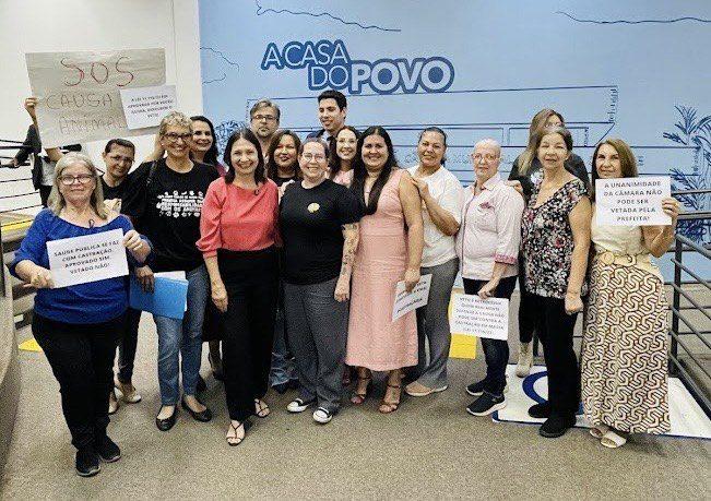 Câmara mantém veto da prefeita, mas aprova novo projeto com emenda da vereadora Luiza que garante castrações de cães e gatos.