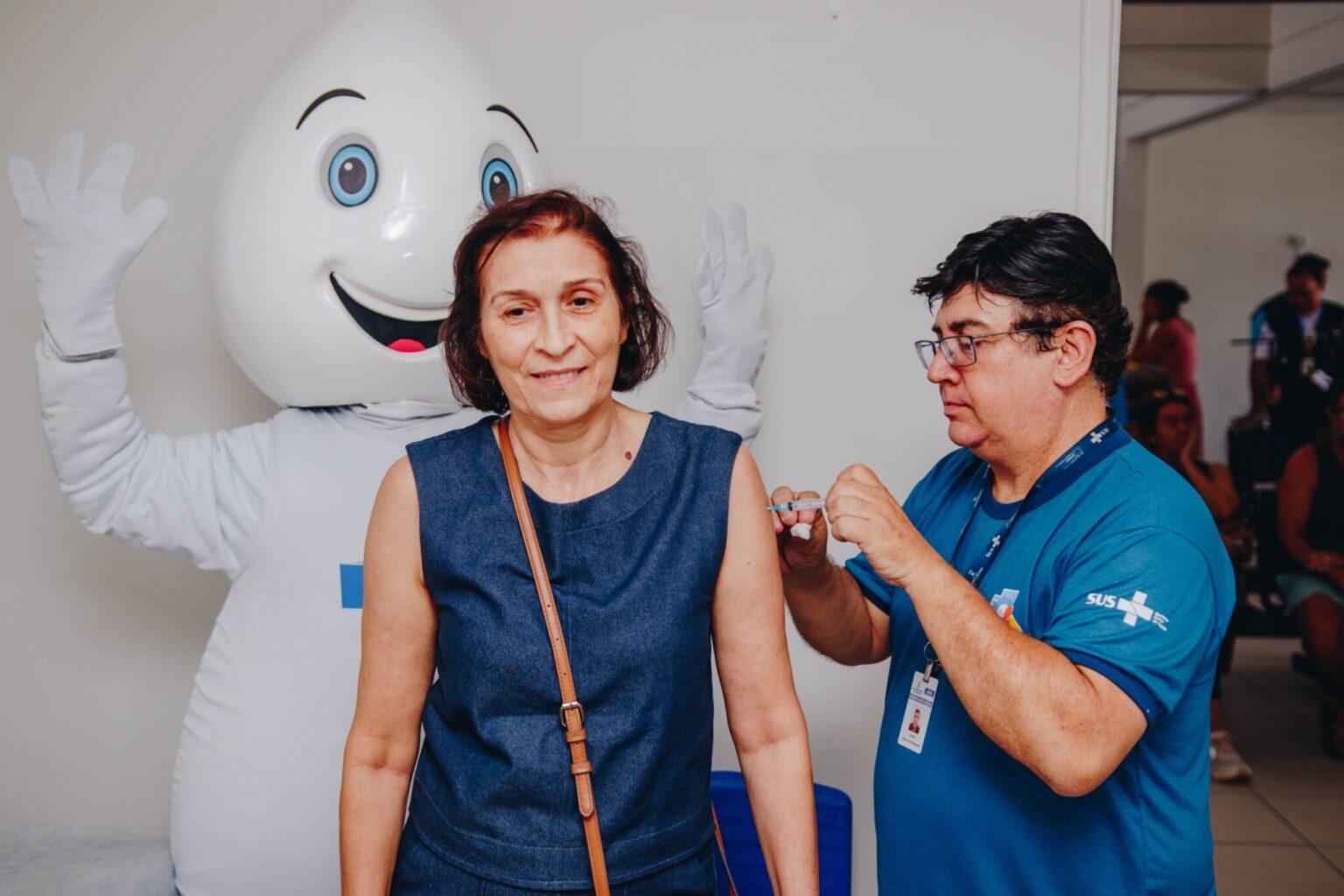 Com todas as doses da rotina, três unidades fazem plantão de vacinação.