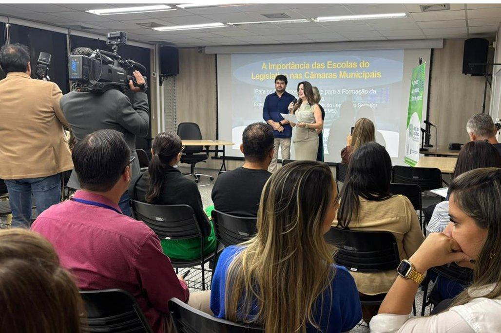 Escolas do Legislativo participam de reunião na ALEMS para troca de experiências.