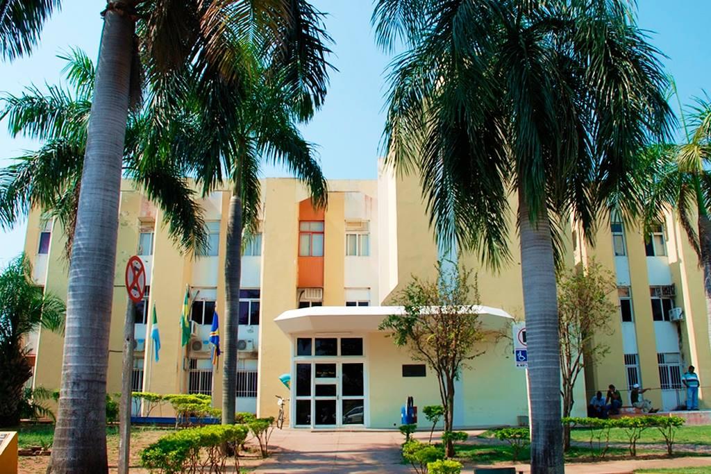 Justiça manda Corumbá suspender contrato com empresa de parentes do prefeito.