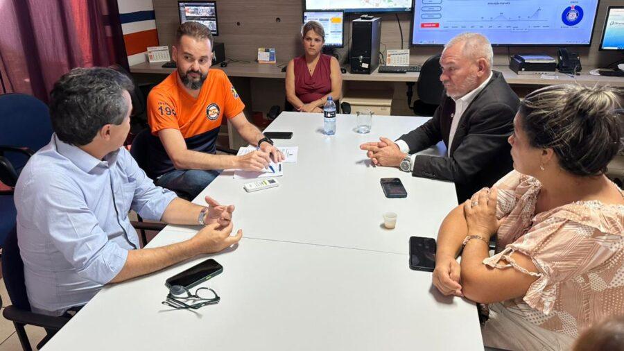 Landmark se reúne com Defesa Civil, SAS e Solurb em busca de soluções para atender as favelas.