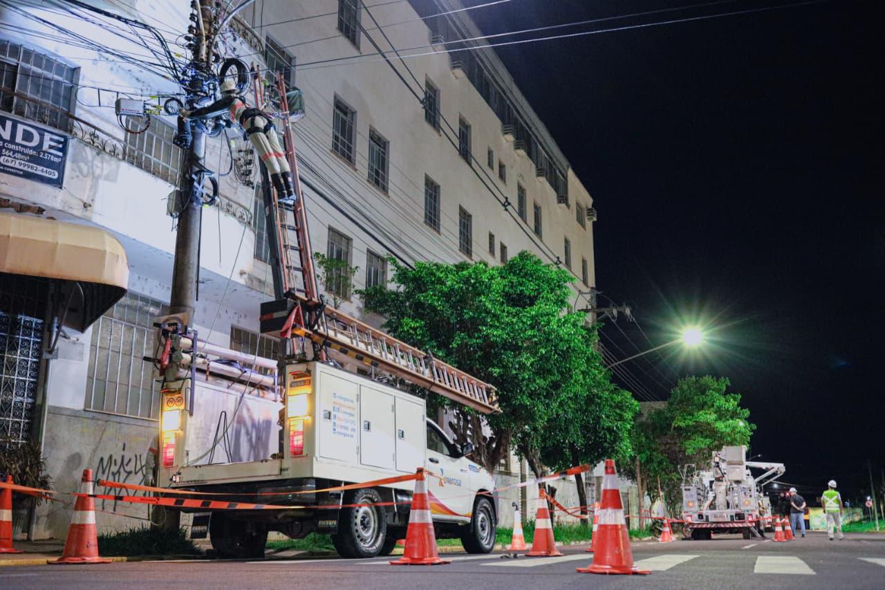 Rede Limpa retira 15 mil metros de fios irregulares no Centro de Campo Grande.