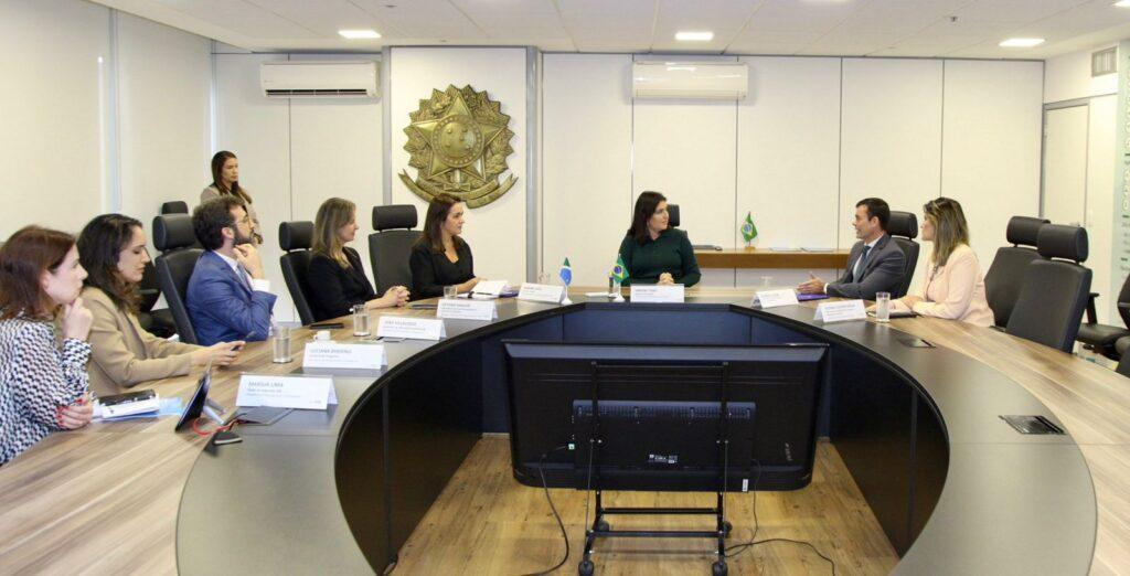 Em Brasília, Prefeitura assina PEF e garante R$ 544 milhões para obras. Em Brasília, Prefeitura assina PEF e garante R$ 544 milhões para obras.