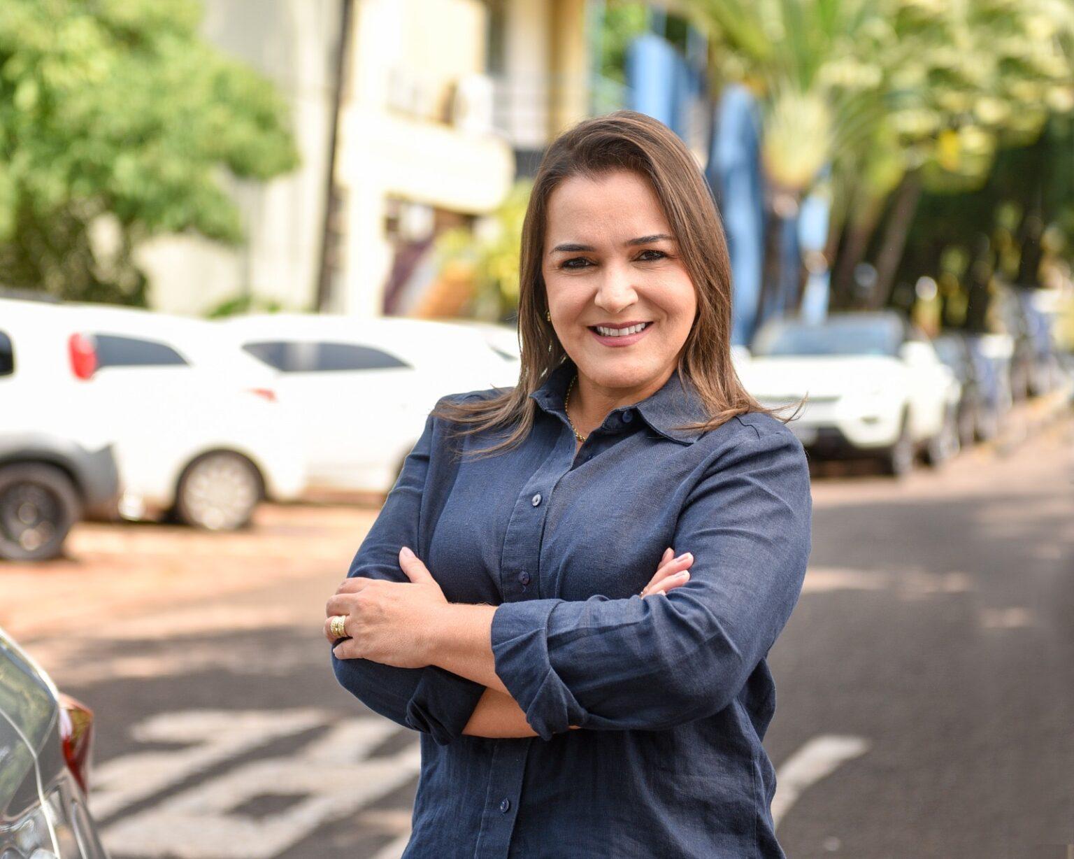 A prefeita da Capital Adriane Lopes garante 13º salário em dia para servidores de Campo Grande-MS.