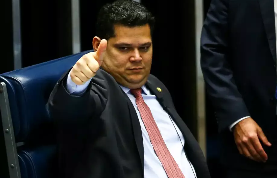 Alcolumbre diz que pretende votar dosimetria e governistas rebatem.