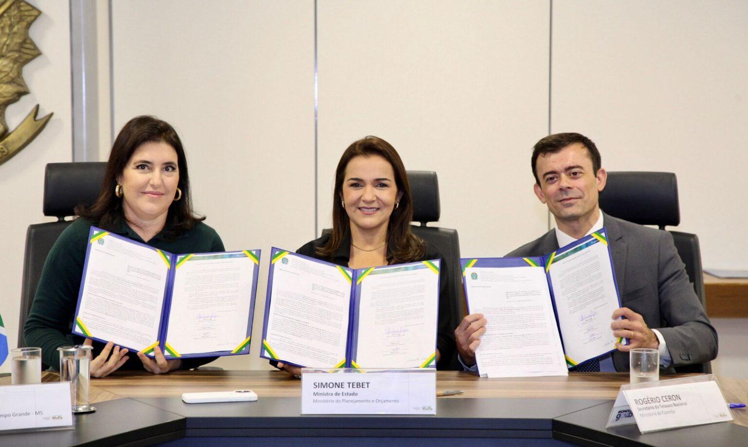 Em Brasília, a Prefeita Adriane Lopes assina PEF e garante R$ 544 milhões para obras para Campo Grande-MS.