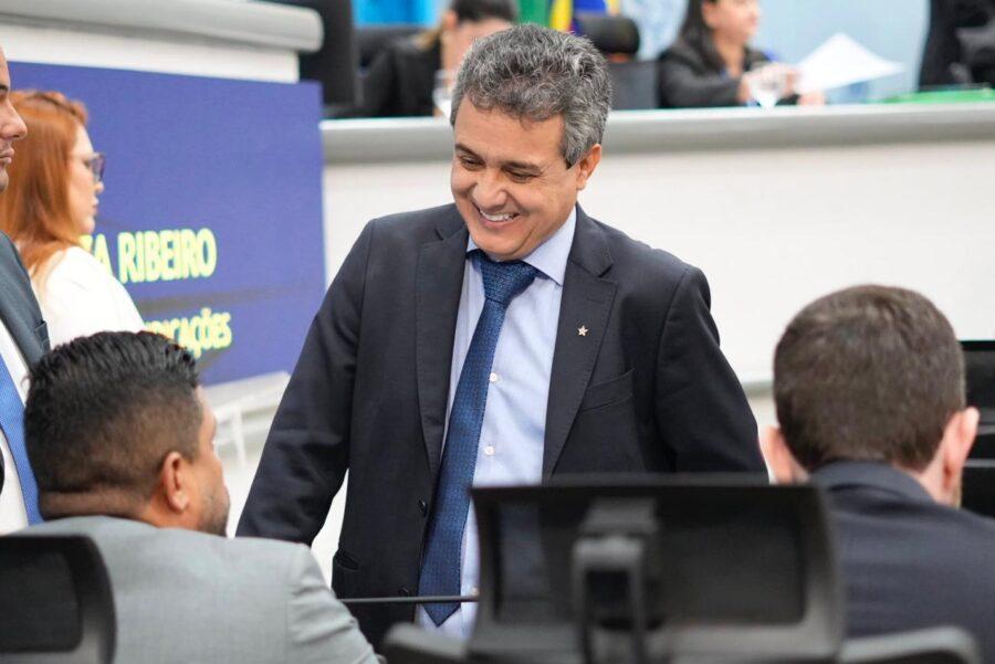 Landmark garante 50 emendas no orçamento de R$ 6,9 bilhões para asfalto, saúde e educação nos bairros da Capital.