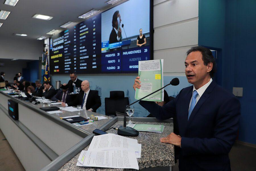 Marquinhos Trad votou contra empréstimo de quase 200 Milhões porque o Executivo não apresentou qual a Taxa de Juros estabelecida, nem Índice da Correção e nem Plano de Amortização.