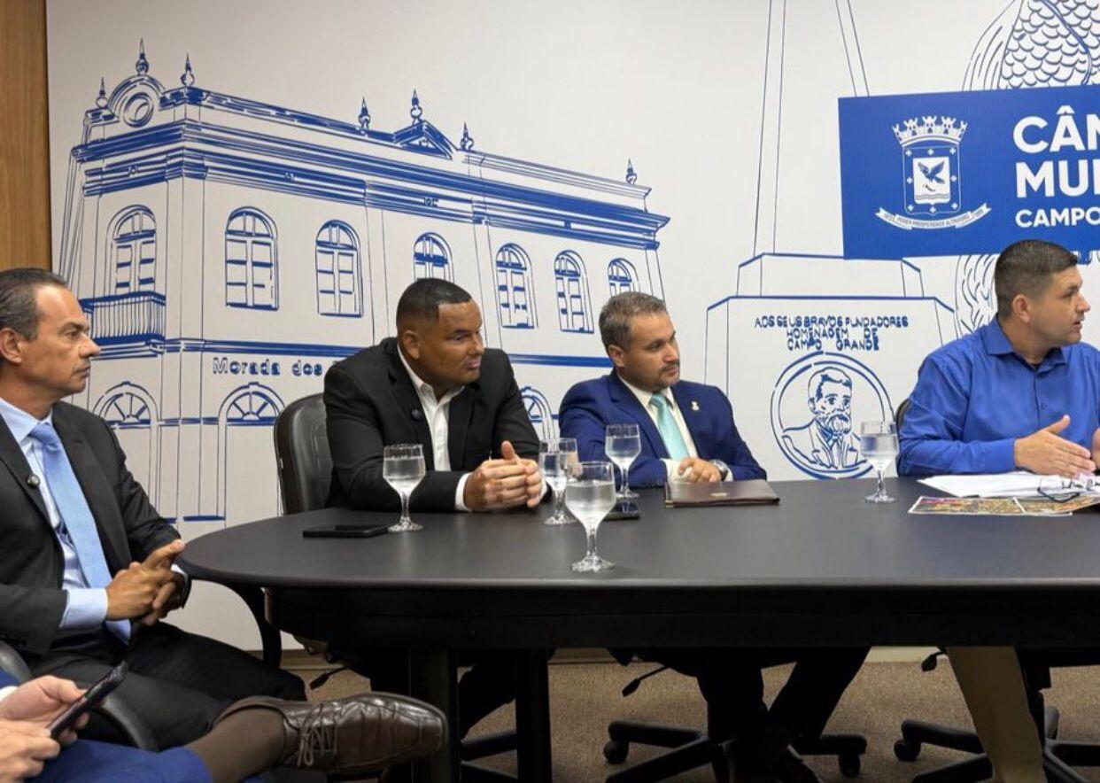 Secretário de Segurança de Campo Grande Anderson Gonzaga diz que manifestantes atacaram GCM em protesto.