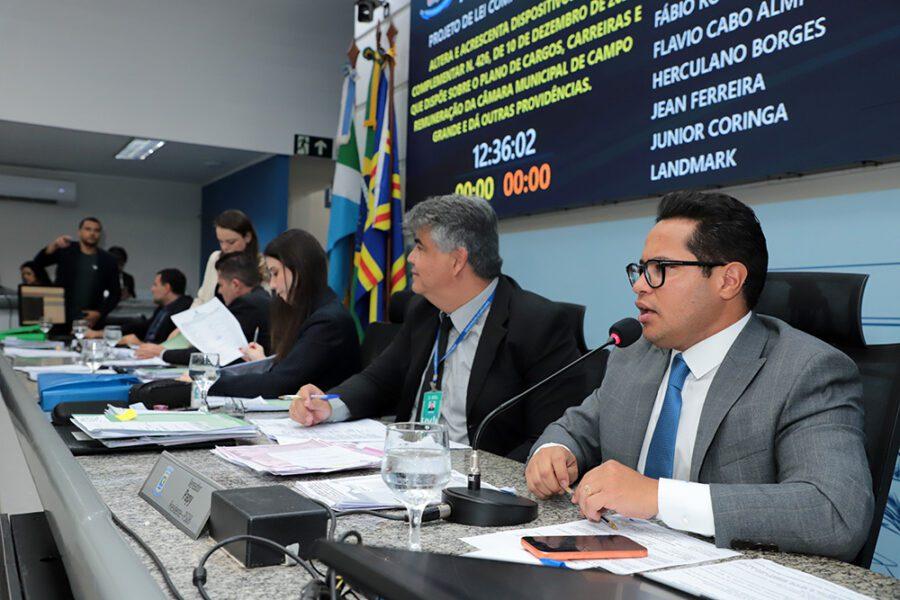 Vereadores aprovam 12 projetos que contemplam habitação, saúde e desenvolvimento econômico.