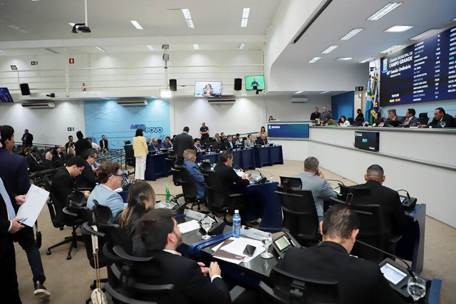 Vereadores votam projeto sobre carreira de profissionais da saúde na terça-feira.