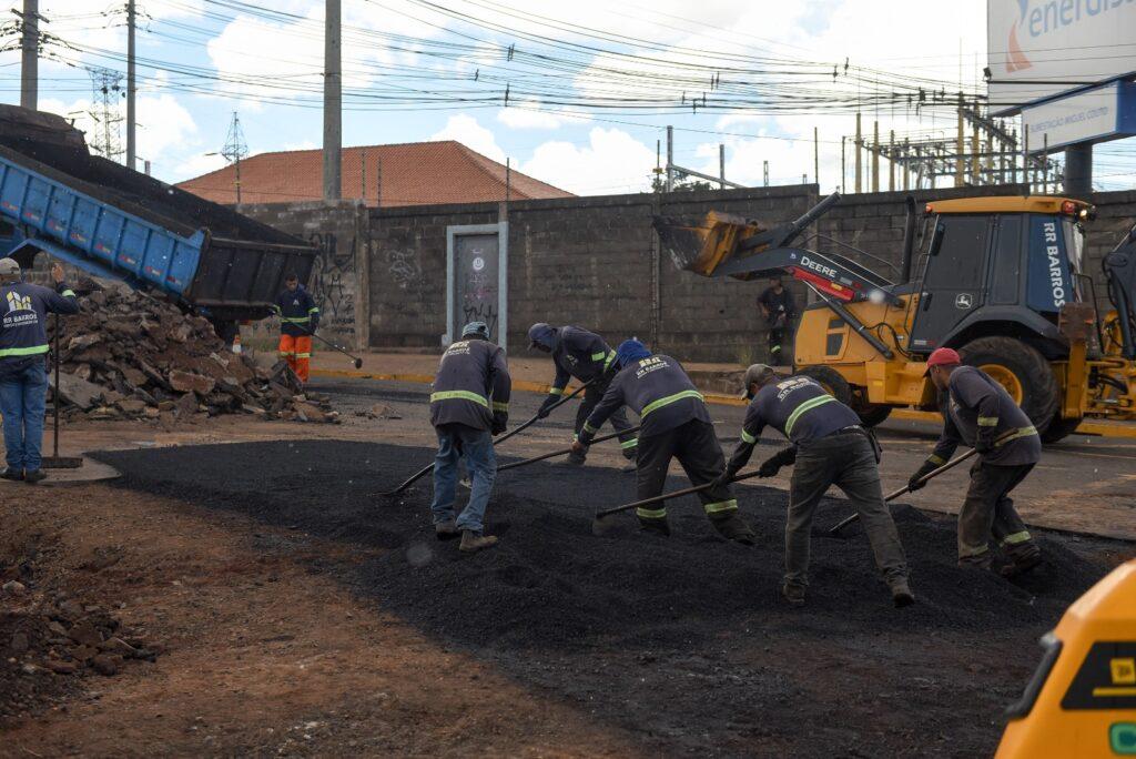 PrefCG mobiliza frentes de trabalho após chuva intensa.