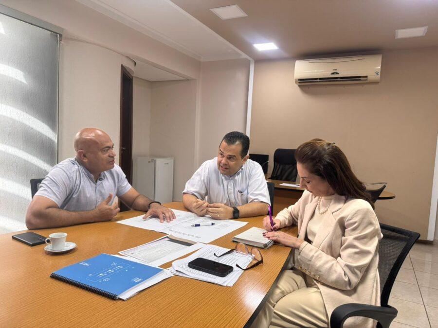 Em reunião com secretário de Saúde, Ronilço Guerreiro discute projeto de sensor digital para diabetes e cobra melhorias na UPA Coronel Antonino.