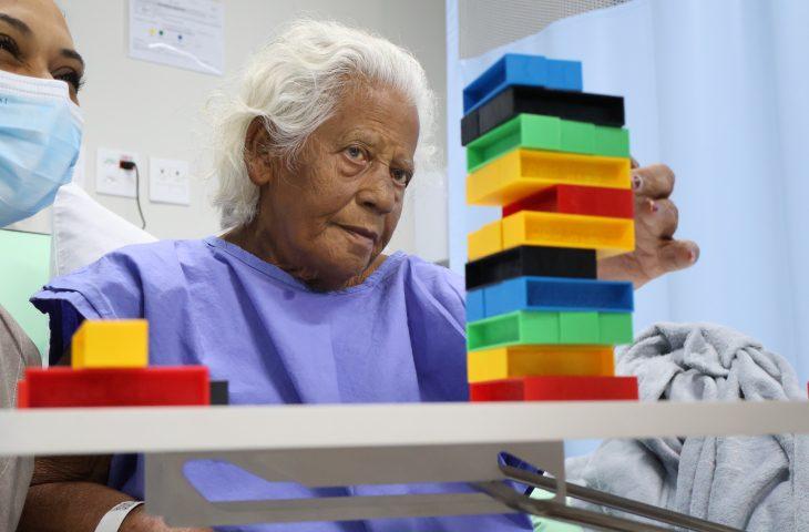 HR de Dourados inicia estimulação neurocognitiva sensorial como prática de cuidado na UTI Adulto.