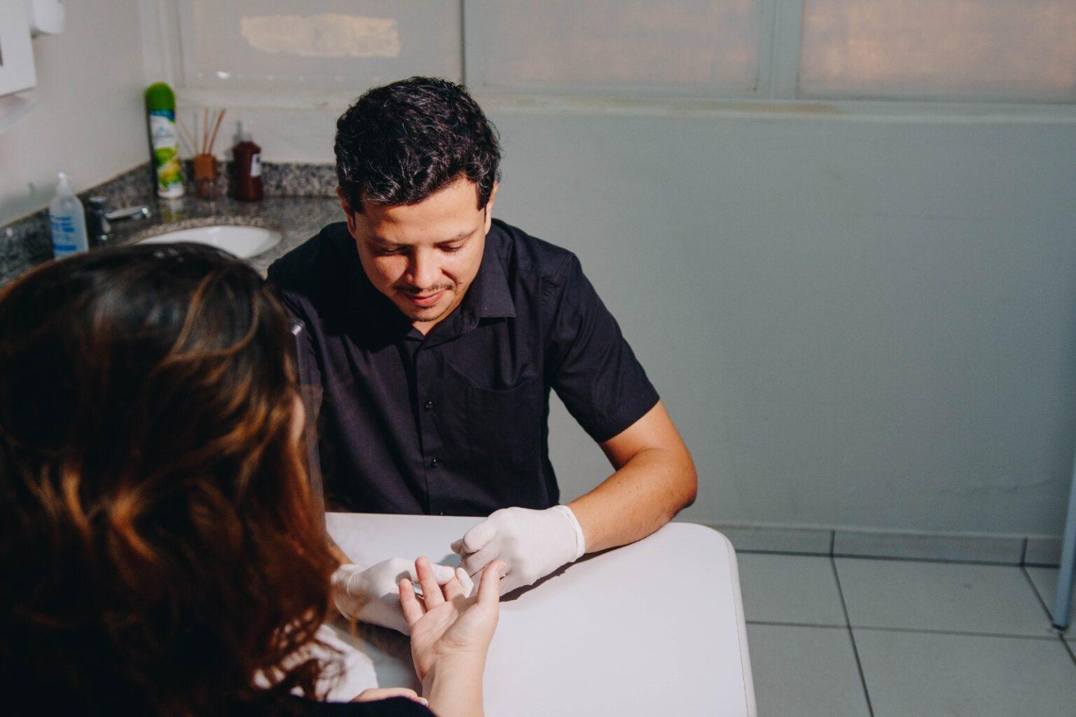 Janeiro Roxo: teste rápido amplia cuidado a contactantes de pacientes com hanseníase.