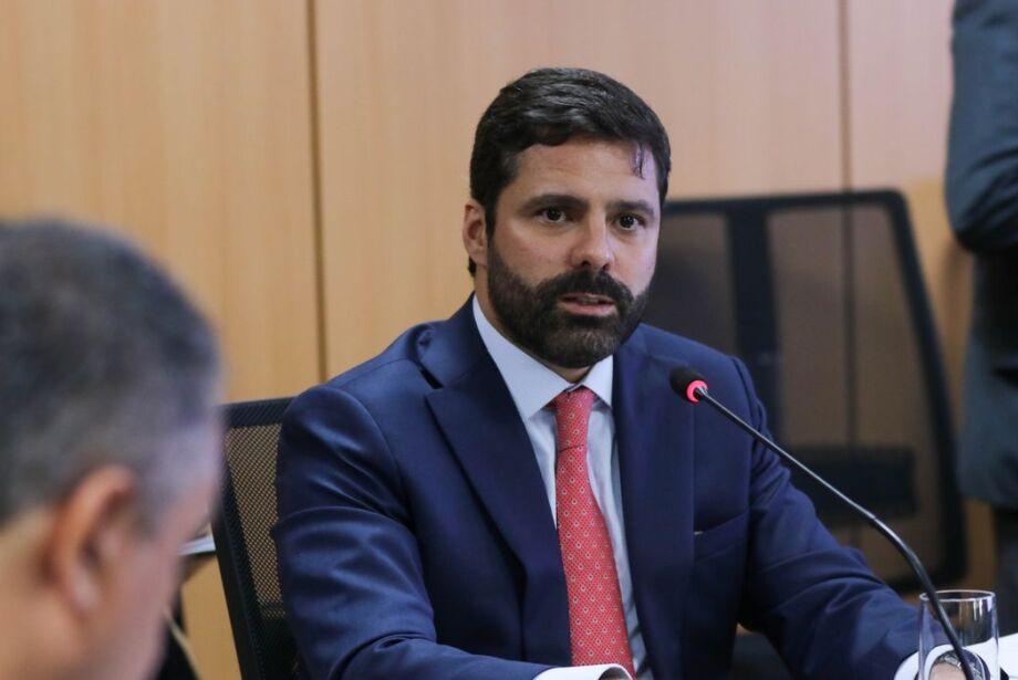 Lula exonera Lewandowski e nomeia Manoel Carlos de Almeida Neto como ministro da Justiça.