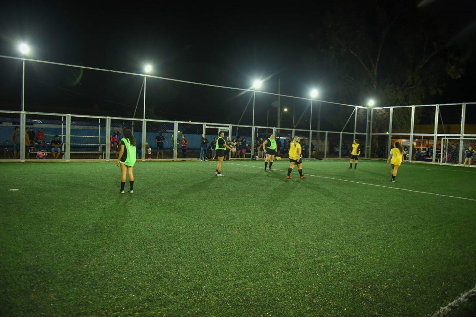 Praças entregues em 2025 ampliam esporte e convivência na capital.