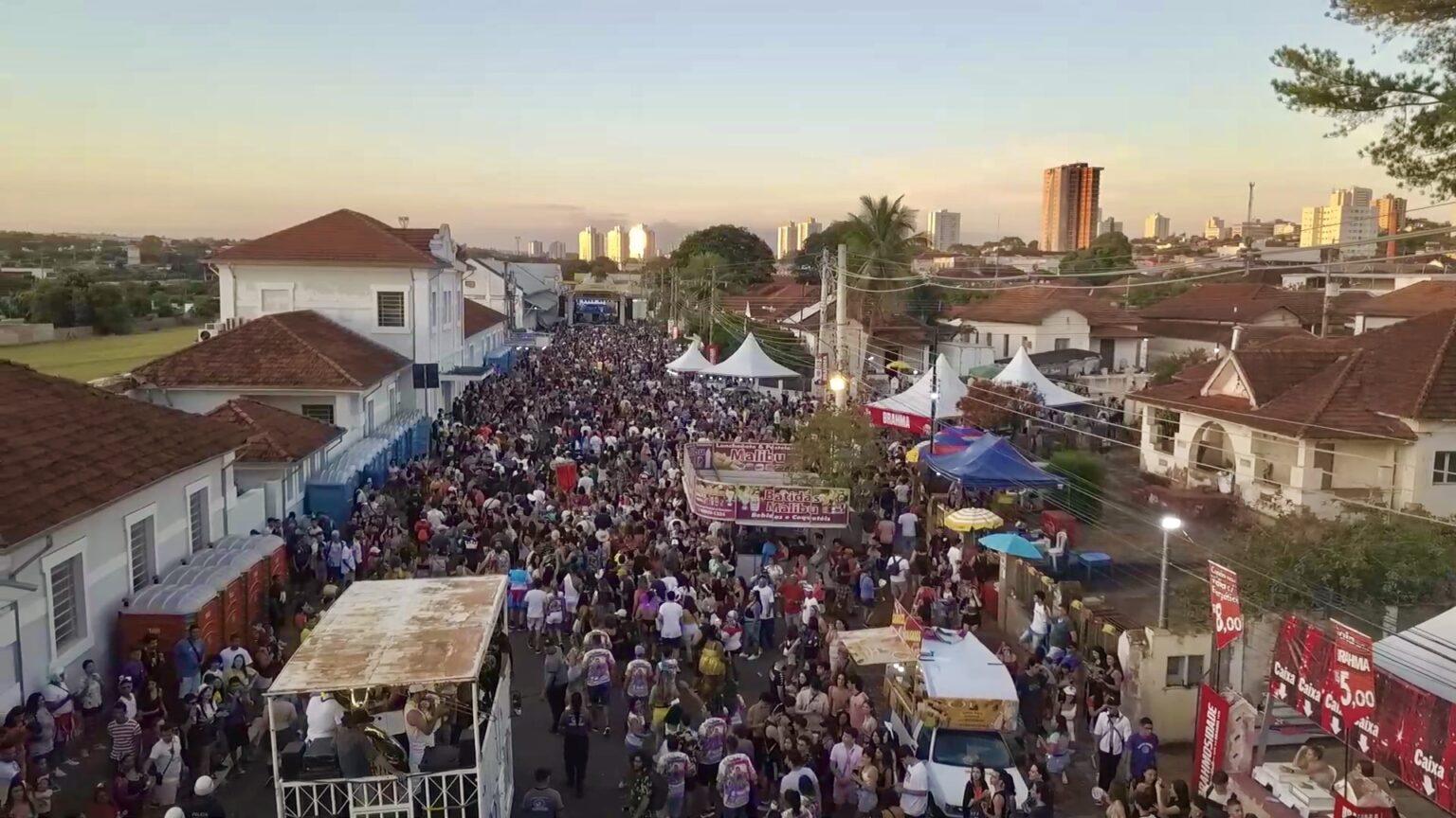 Carnaval deve reunir mais de 130 mil foliões.