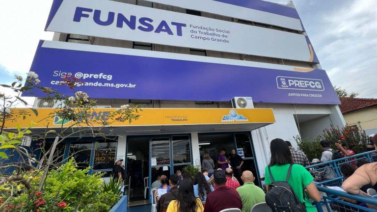 Funsat oferece 1.074 vagas de emprego em 102 profissões nesta terça-feira.