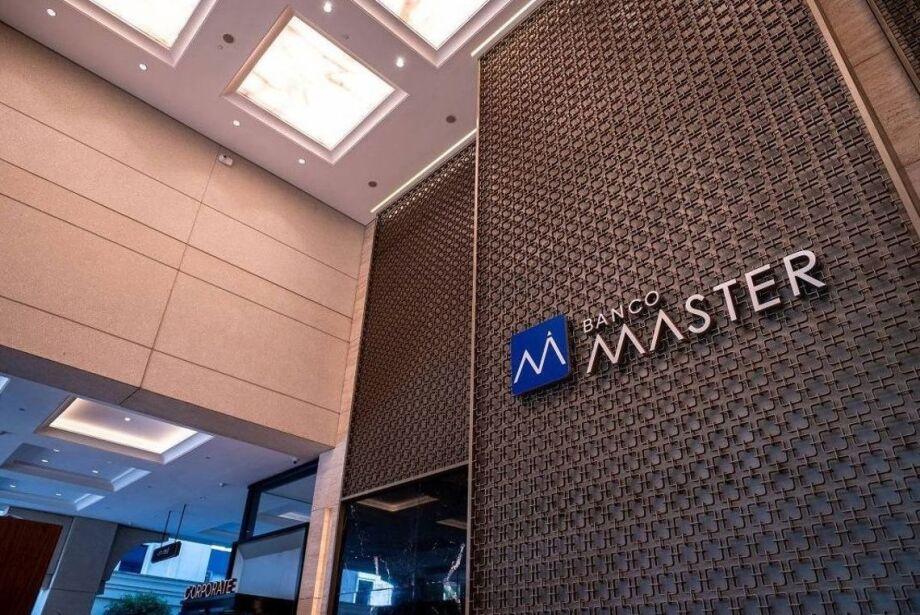 Ministro do TCU relata processo sobre carteiras do Master e conduta de diretor do BC.