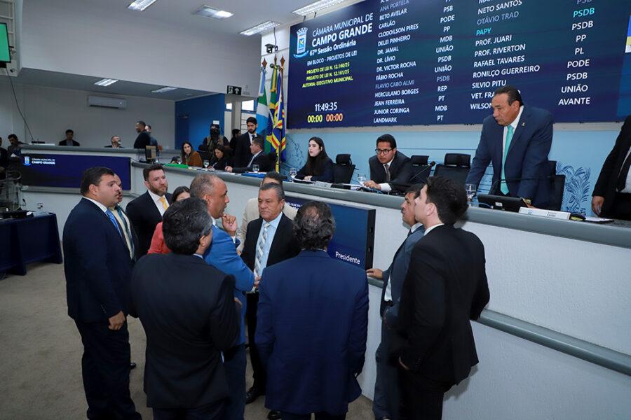 Vereadores votam veto a projeto que barra alta na Taxa do Lixo e mais duas propostas.